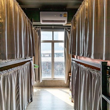 The Beds Ever Hostel (Adults Only) Bangkok Exterior photo