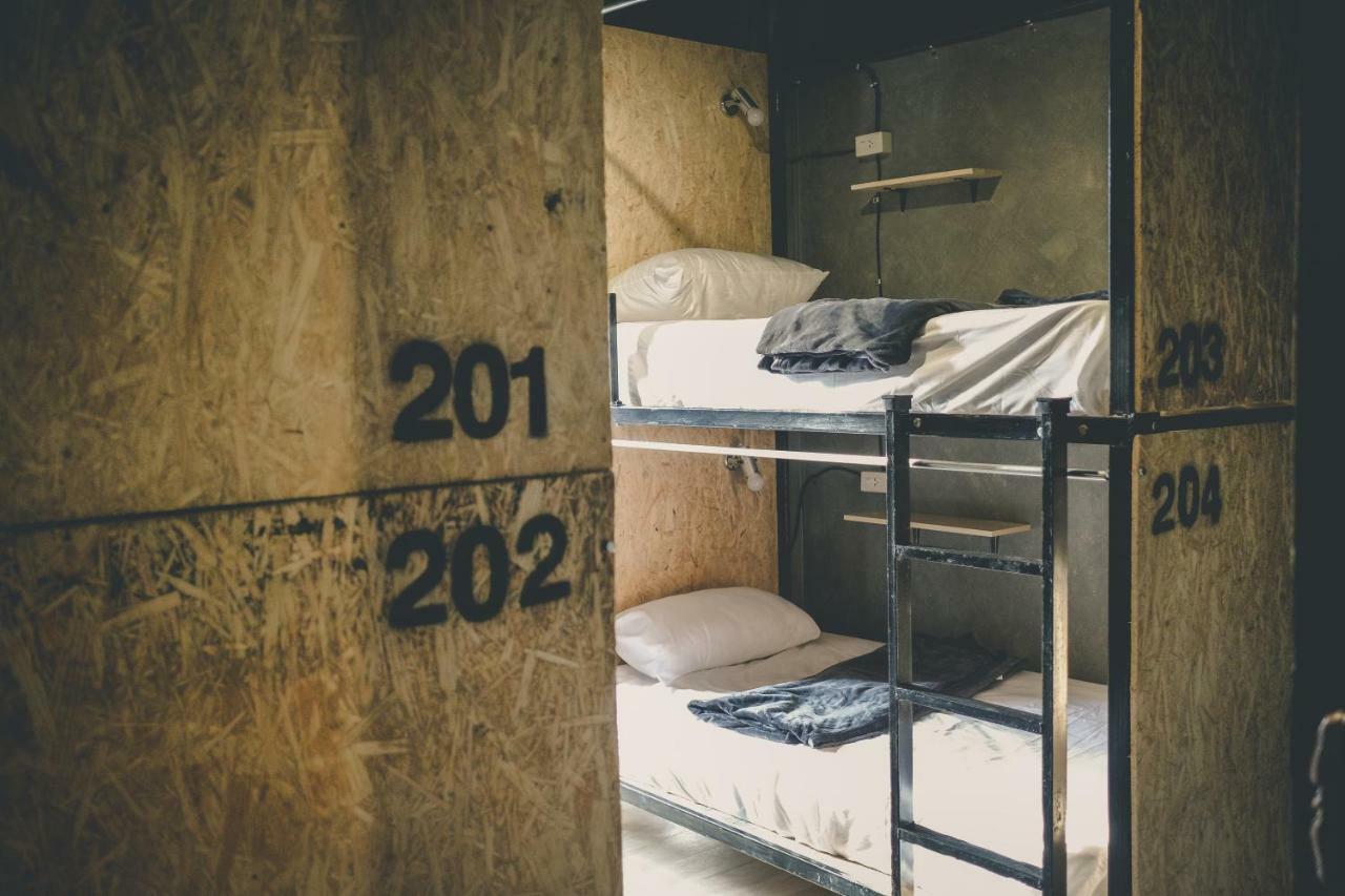 The Beds Ever Hostel (Adults Only) Bangkok Exterior photo